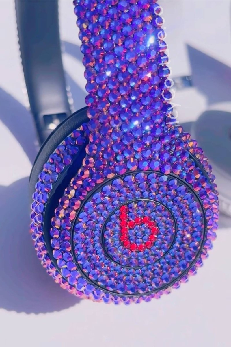 Casque cristallisé de couleur unie.