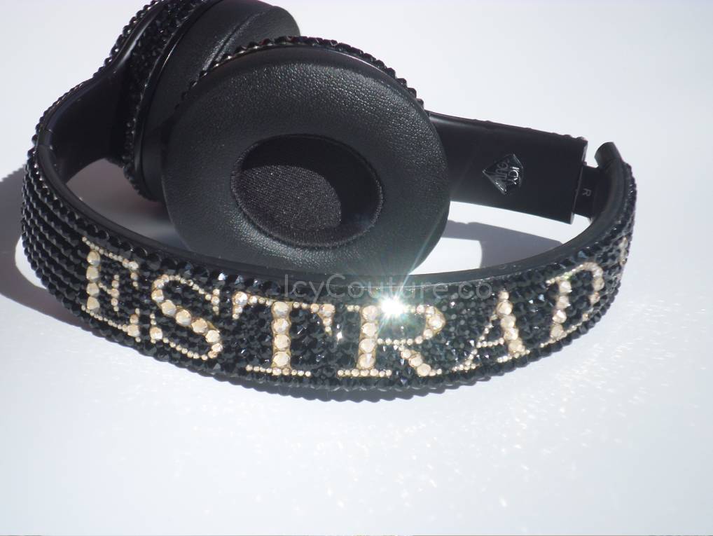 Casque cristallisé de couleur unie.